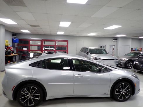 Used 2024 Toyota Prius XLE image 19