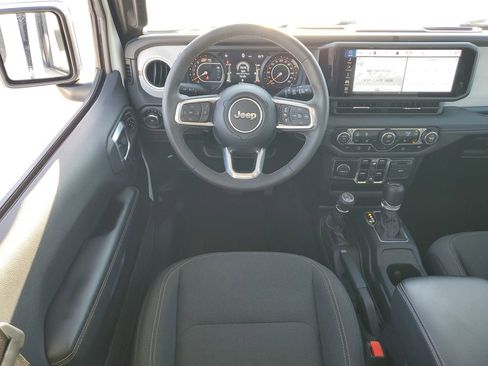 Used 2025 Jeep Wrangler Unlimited Sahara AWD/4WD image 12