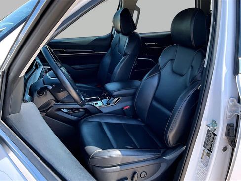 Used 2025 Kia Telluride S FWD image 7