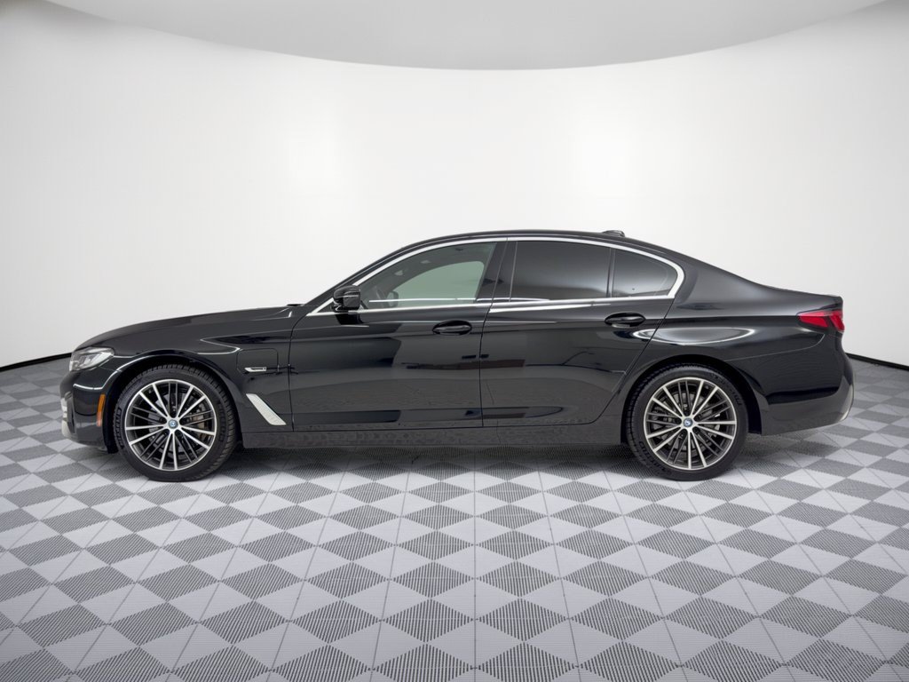 Used 2023 BMW 530e w/ Convenience Package RWD image 2
