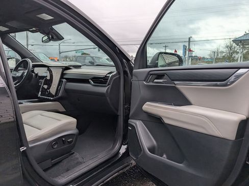 Used 2024 GMC Acadia Elevation image 10