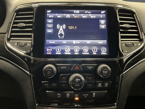 Used 2019 Jeep Grand Cherokee Limited AWD/4WD image 13