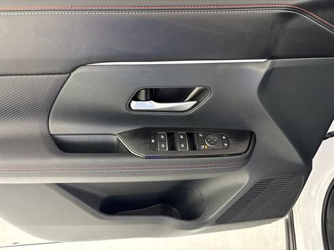 Certified 2025 Nissan Kicks SR FWD image 24