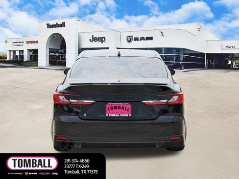 Used 2025 Toyota Camry SE w/ Convenience Package FWD image 6