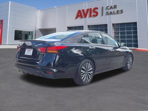 Used 2025 Nissan Altima 2.5 SV FWD image 6