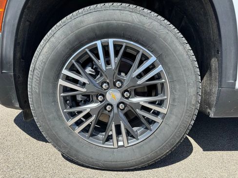 Used 2026 Chevrolet Traverse LT w/ Driver Confidence Package image 9