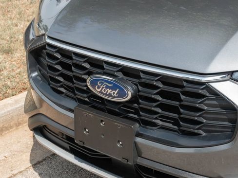 Used 2025 Ford Escape ST-Line Select AWD/4WD image 2