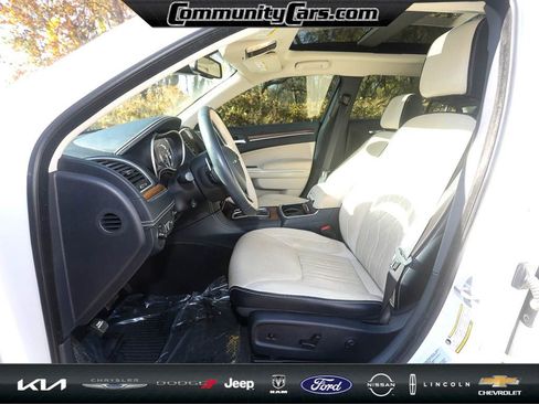 Used 2015 Chrysler 300 C Platinum w/ Harman/Kardon Audio Group image 12