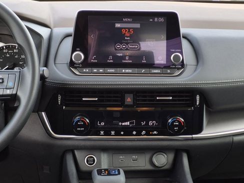 Used 2022 Nissan Rogue SV image 16