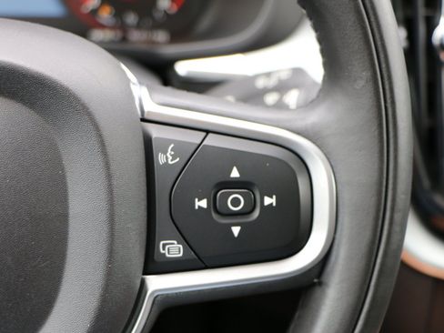Used 2018 Volvo XC60 T5 Momentum w/ Convenience Package AWD/4WD image 20