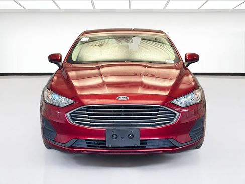 Used 2019 Ford Fusion SE image 2