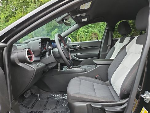 Used 2024 Chevrolet Trax RS w/ Driver Confidence Package FWD image 13