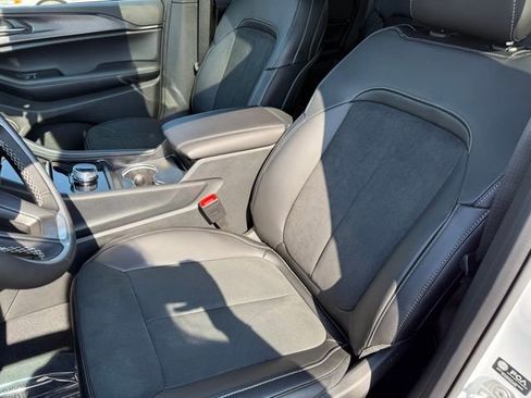 New 2025 Jeep Grand Cherokee Altitude image 12