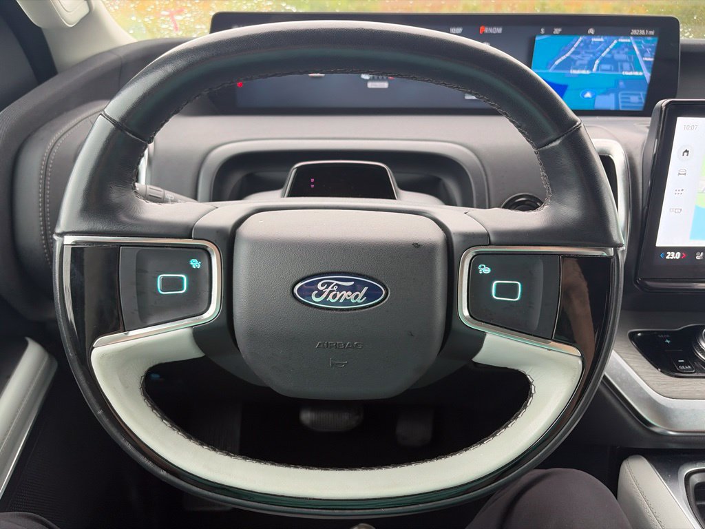 Used 2025 Ford Expedition Max Platinum w/ Driver's Package AWD/4WD image 9