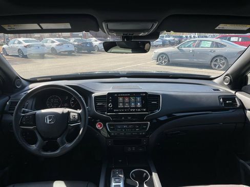 Certified 2025 Honda Ridgeline Black Edition image 10