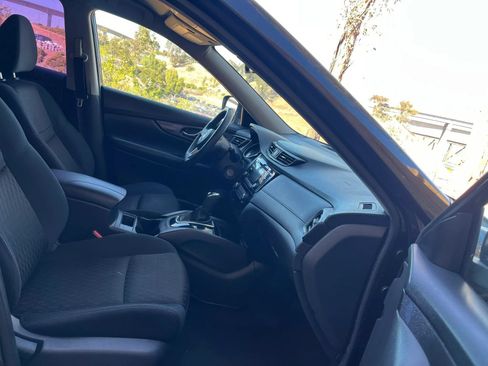 Used 2017 Nissan Rogue S FWD image 12