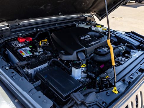 Used 2021 Jeep Gladiator Overland w/ Popular Equipment Package image 39