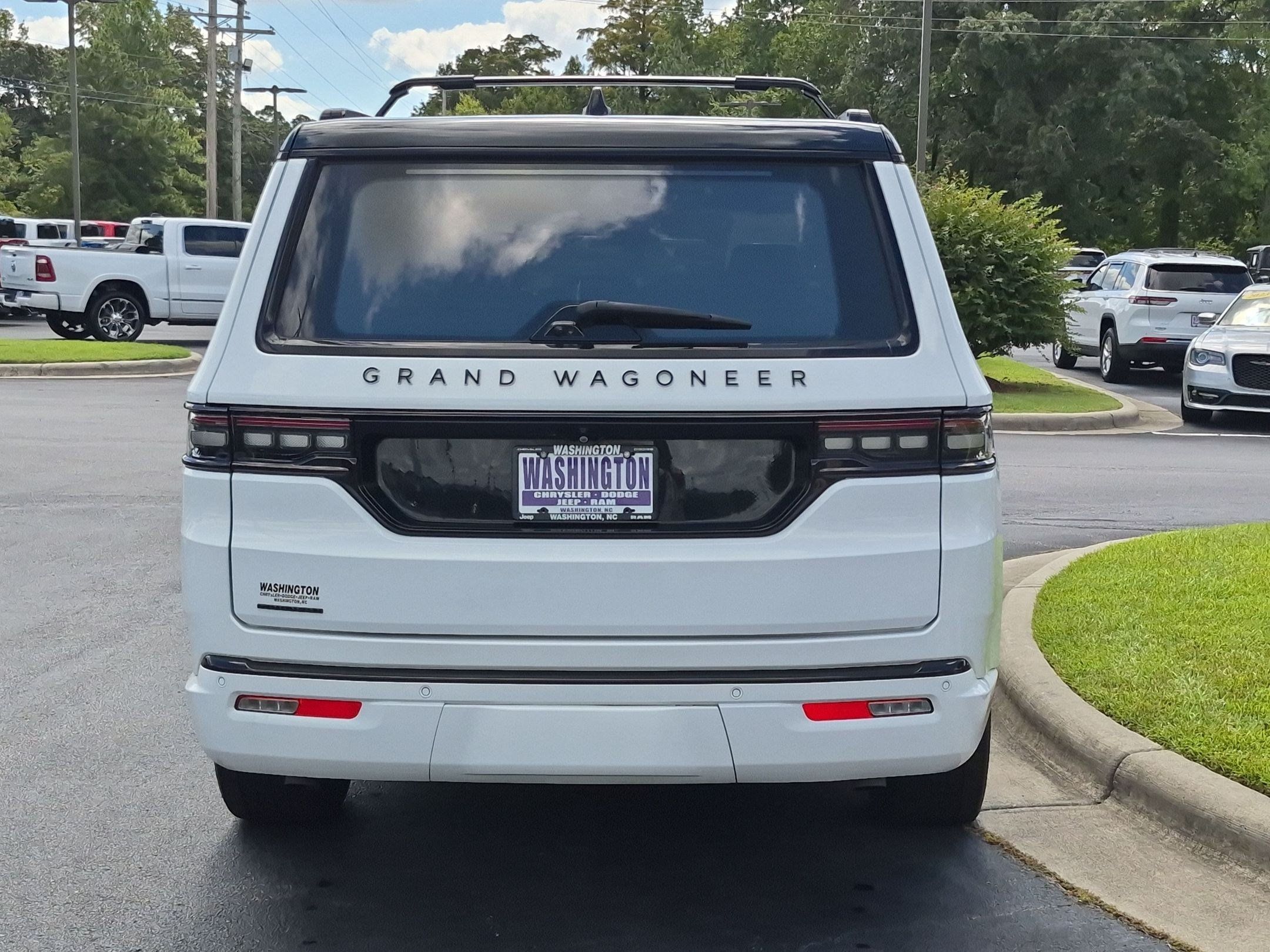Used 2022 Jeep Grand Wagoneer Series II AWD/4WD image 6