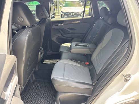 Used 2025 Volkswagen Tiguan SE R-Line FWD image 14