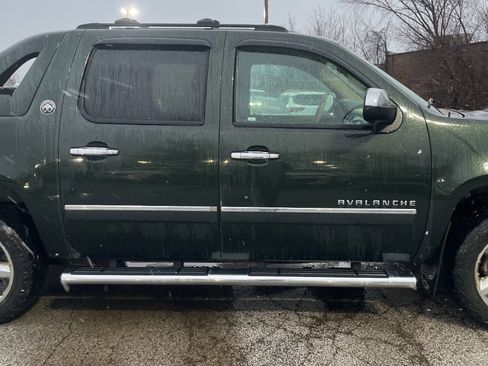Used 2013 Chevrolet Avalanche LTZ image 9