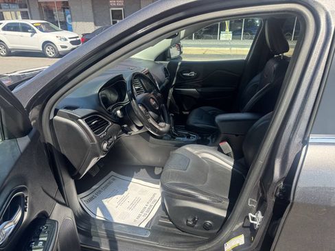 Used 2019 Jeep Cherokee Limited AWD/4WD image 7