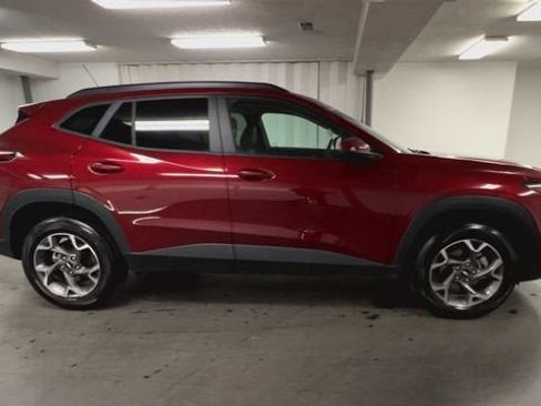 Certified 2025 Chevrolet Trax LT image 9