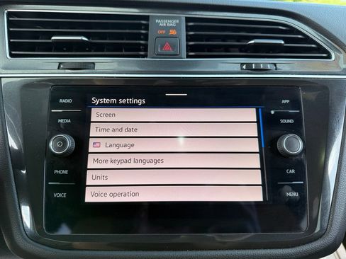 Used 2022 Volkswagen Tiguan SE AWD/4WD image 45