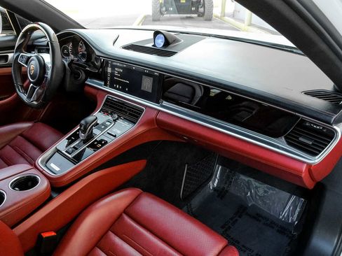 Used 2018 Porsche Panamera 4S image 16