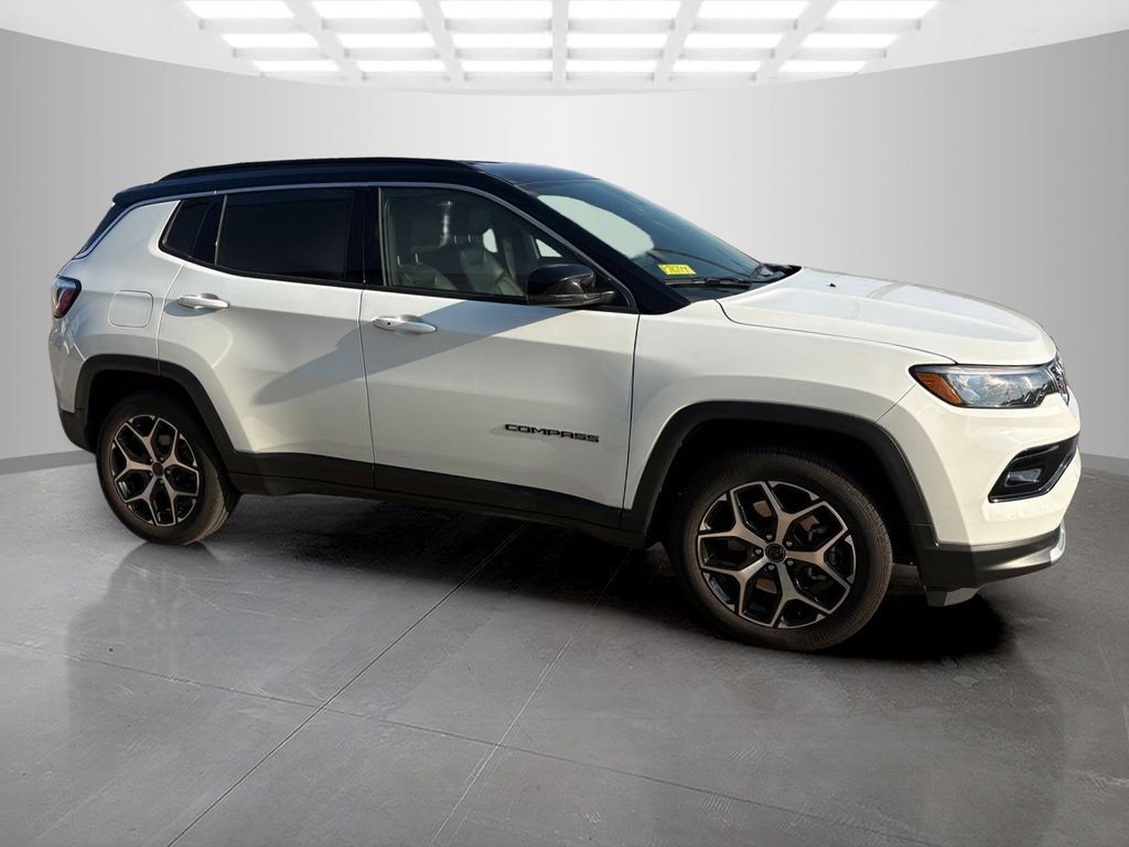 Used 2025 Jeep Compass Limited AWD/4WD image 2