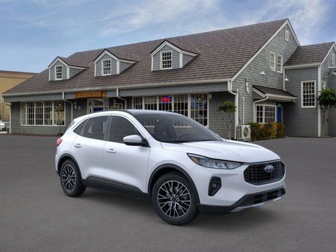 Used 2025 Ford Escape SE image 7