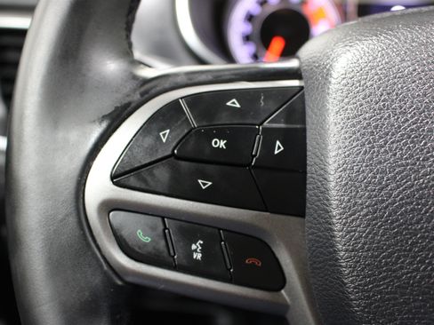 Used 2019 Jeep Cherokee Latitude Plus AWD/4WD image 9