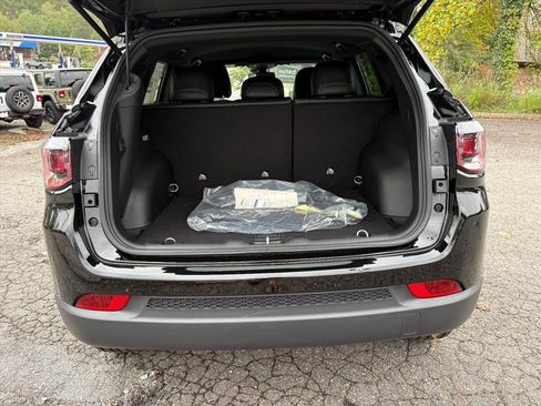 New 2026 Jeep Compass Latitude image 23
