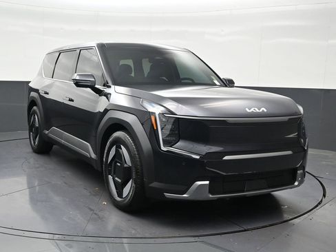 Used 2026 Kia EV9 Light RWD image 8