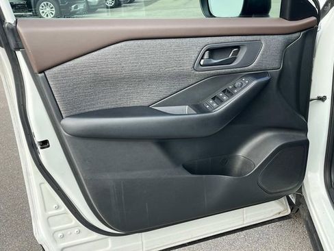 Used 2023 Nissan Rogue S image 26