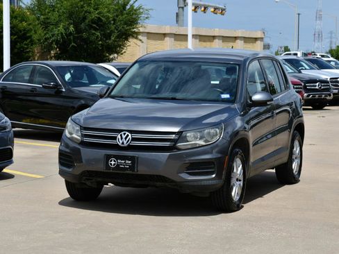 Used 2014 Volkswagen Tiguan S FWD image 2
