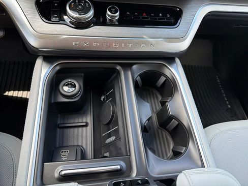 New 2027 Ford Expedition Platinum AWD/4WD image 4