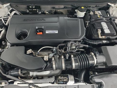 Used 2018 Honda Accord Touring image 4