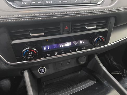 Used 2023 Nissan Rogue SV image 24