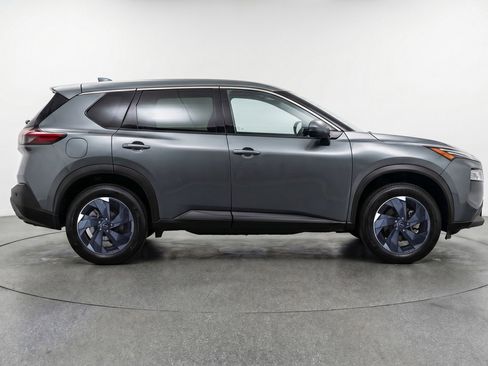 Used 2025 Nissan Rogue SV image 11