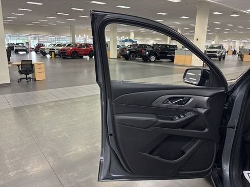 Used 2021 Chevrolet Traverse LS FWD image 16