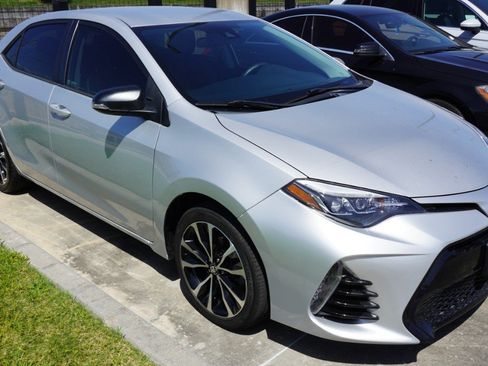 Used 2017 Toyota Corolla SE FWD image 3