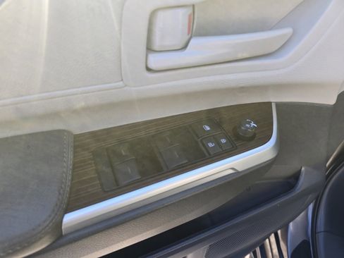 Used 2024 Toyota Sienna LE image 17