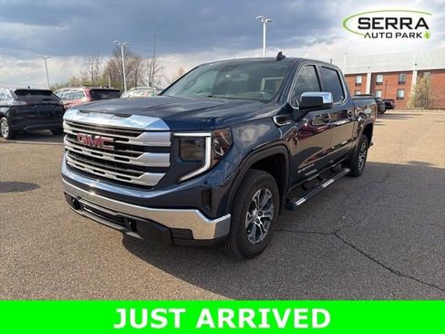 Used 2023 GMC Sierra 1500 SLE image 1