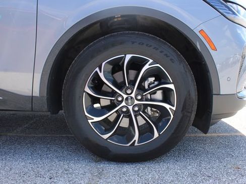 Used 2024 Lincoln Nautilus Premier AWD/4WD image 34