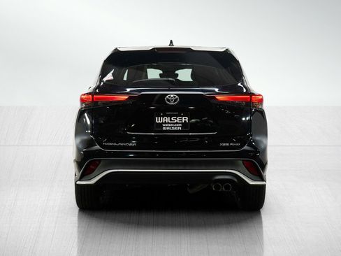 Used 2025 Toyota Highlander XSE AWD/4WD image 4