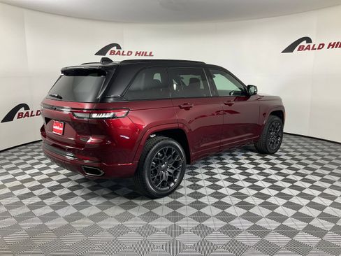 New 2025 Jeep Grand Cherokee Summit image 6