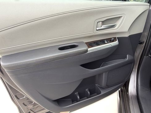 Used 2021 Toyota Sienna XLE image 9