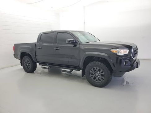Used 2023 Toyota Tacoma SR5 w/ Technology Package AWD/4WD image 4