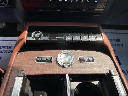 Used 2025 Lincoln Navigator Reserve image 23