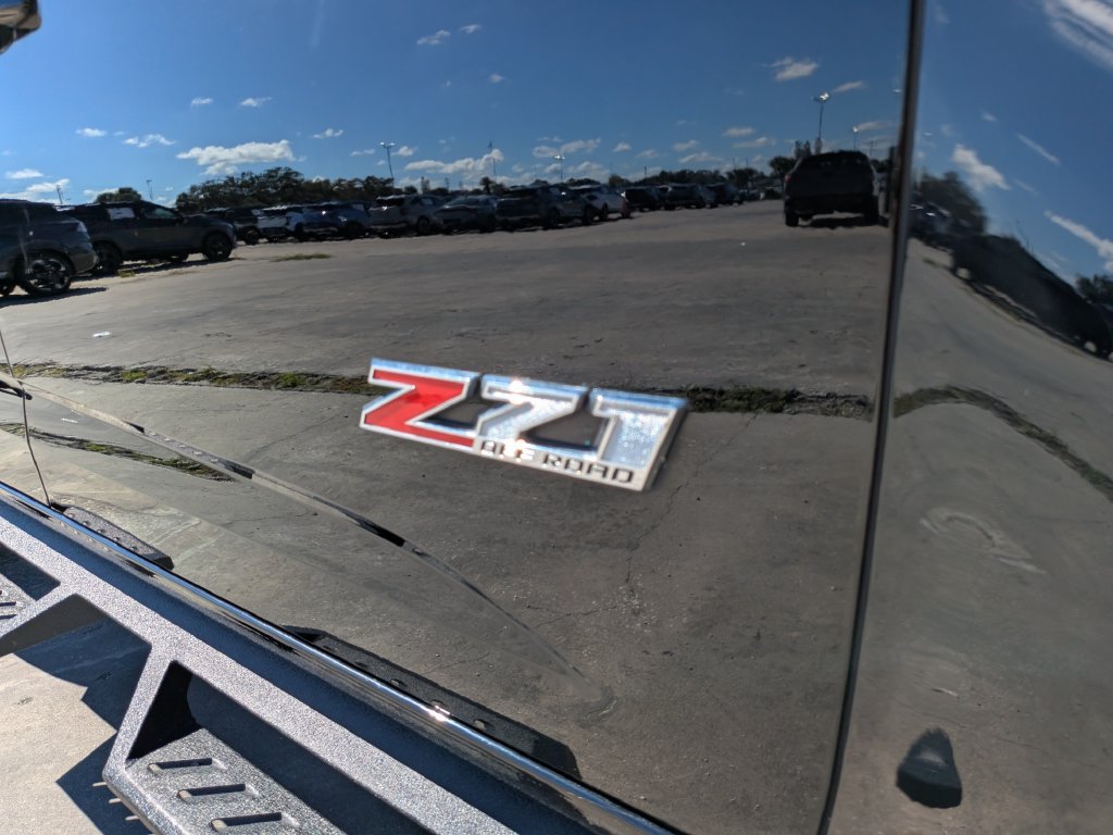 Used 2018 Chevrolet Colorado Z71 w/ Z71 Midnight Edition AWD/4WD image 12